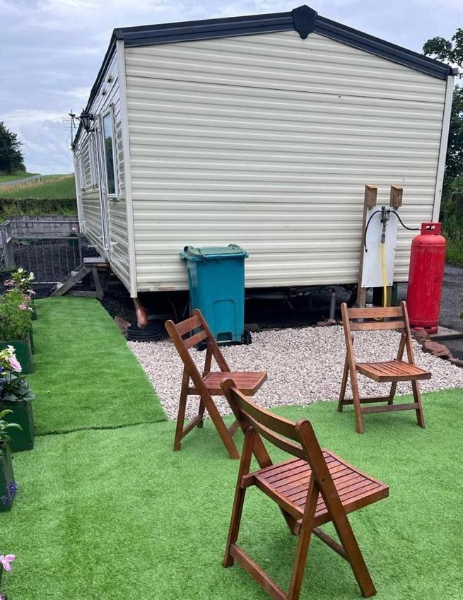 4-Bedroom Cosalt Caravan In Uddingston, Glasgow Esterno foto