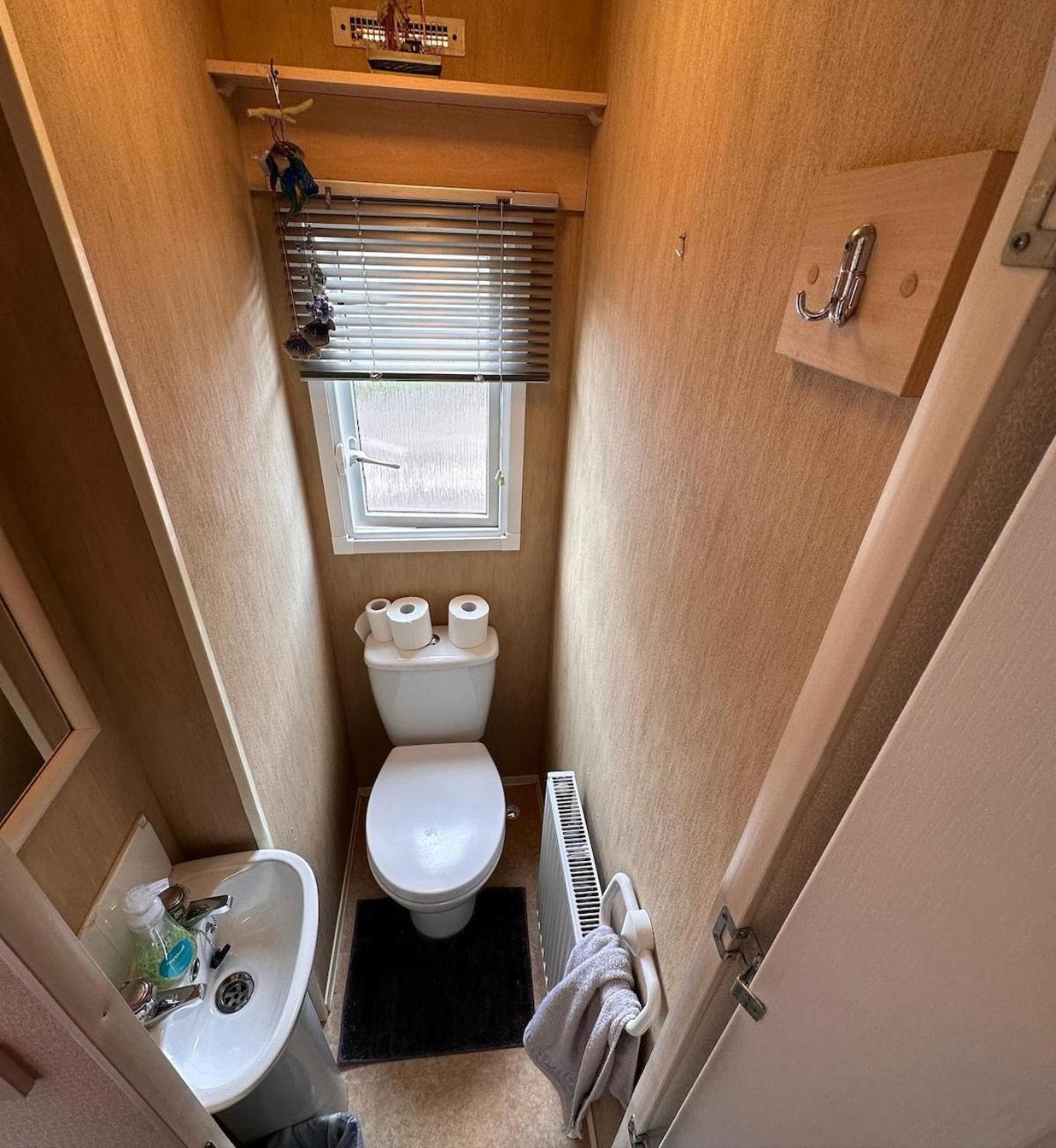 4-Bedroom Cosalt Caravan In Uddingston, Glasgow Esterno foto