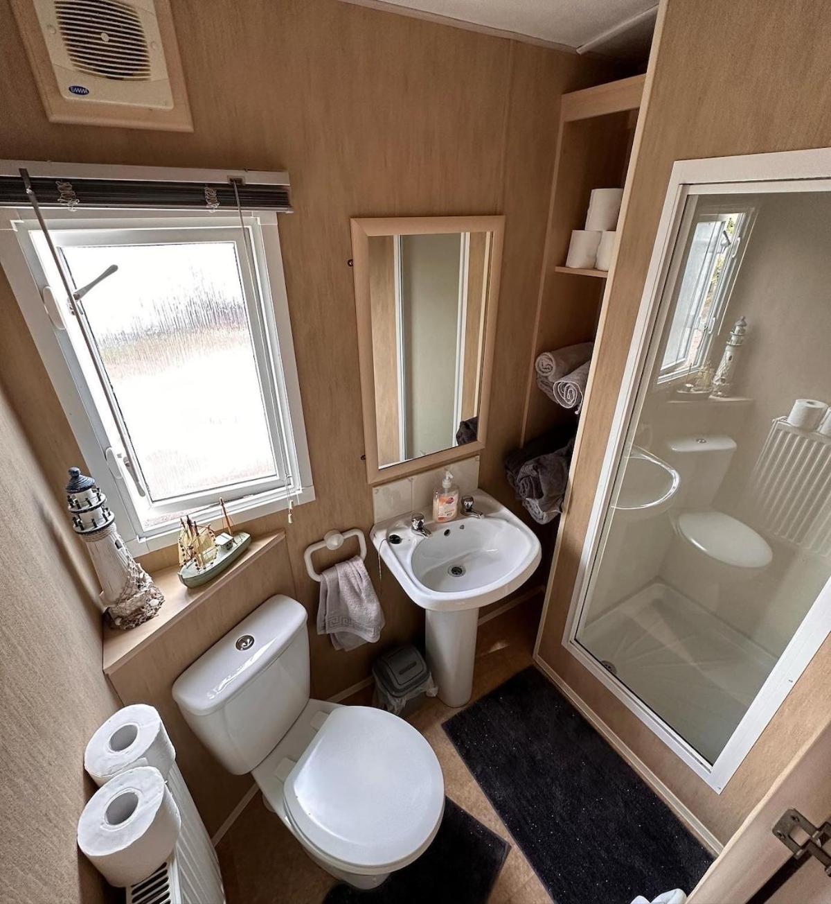 4-Bedroom Cosalt Caravan In Uddingston, Glasgow Esterno foto