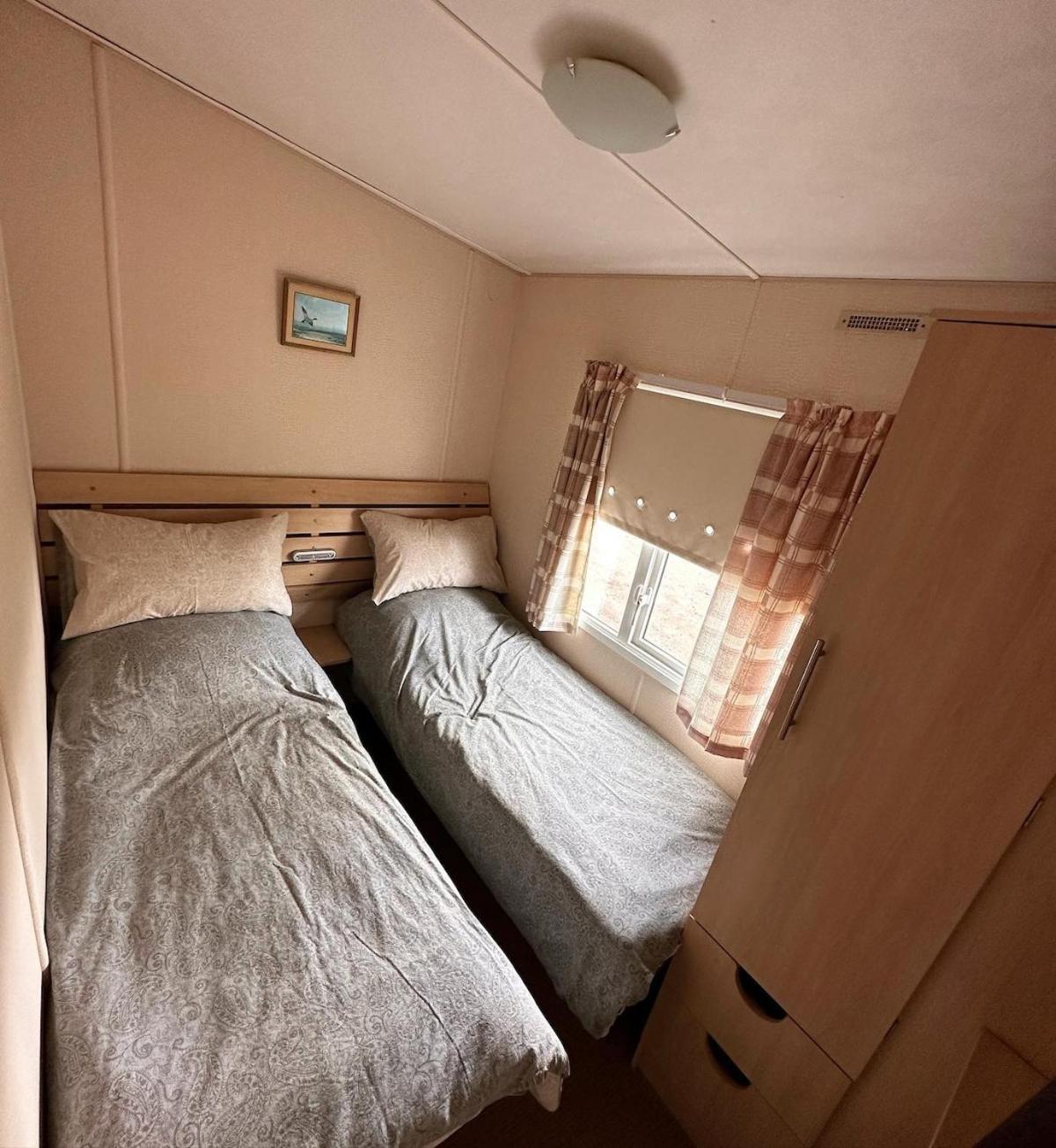 4-Bedroom Cosalt Caravan In Uddingston, Glasgow Esterno foto