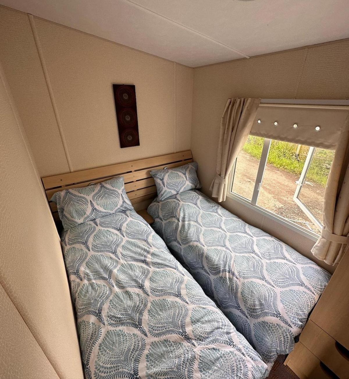 4-Bedroom Cosalt Caravan In Uddingston, Glasgow Esterno foto