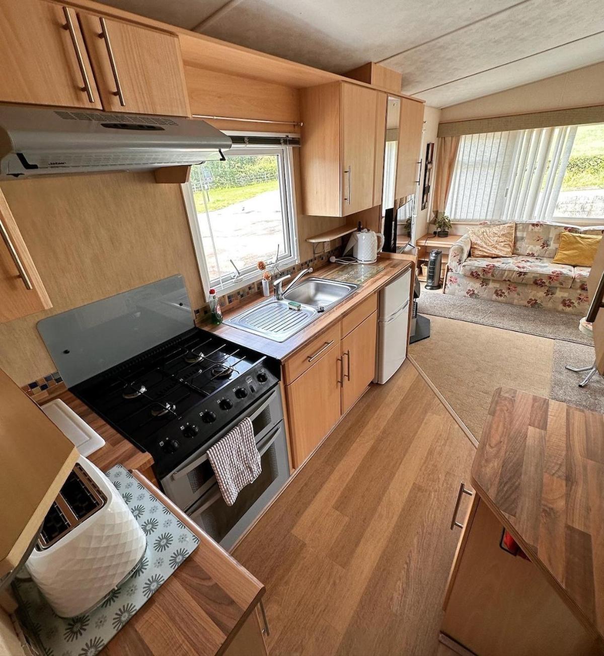 4-Bedroom Cosalt Caravan In Uddingston, Glasgow Esterno foto